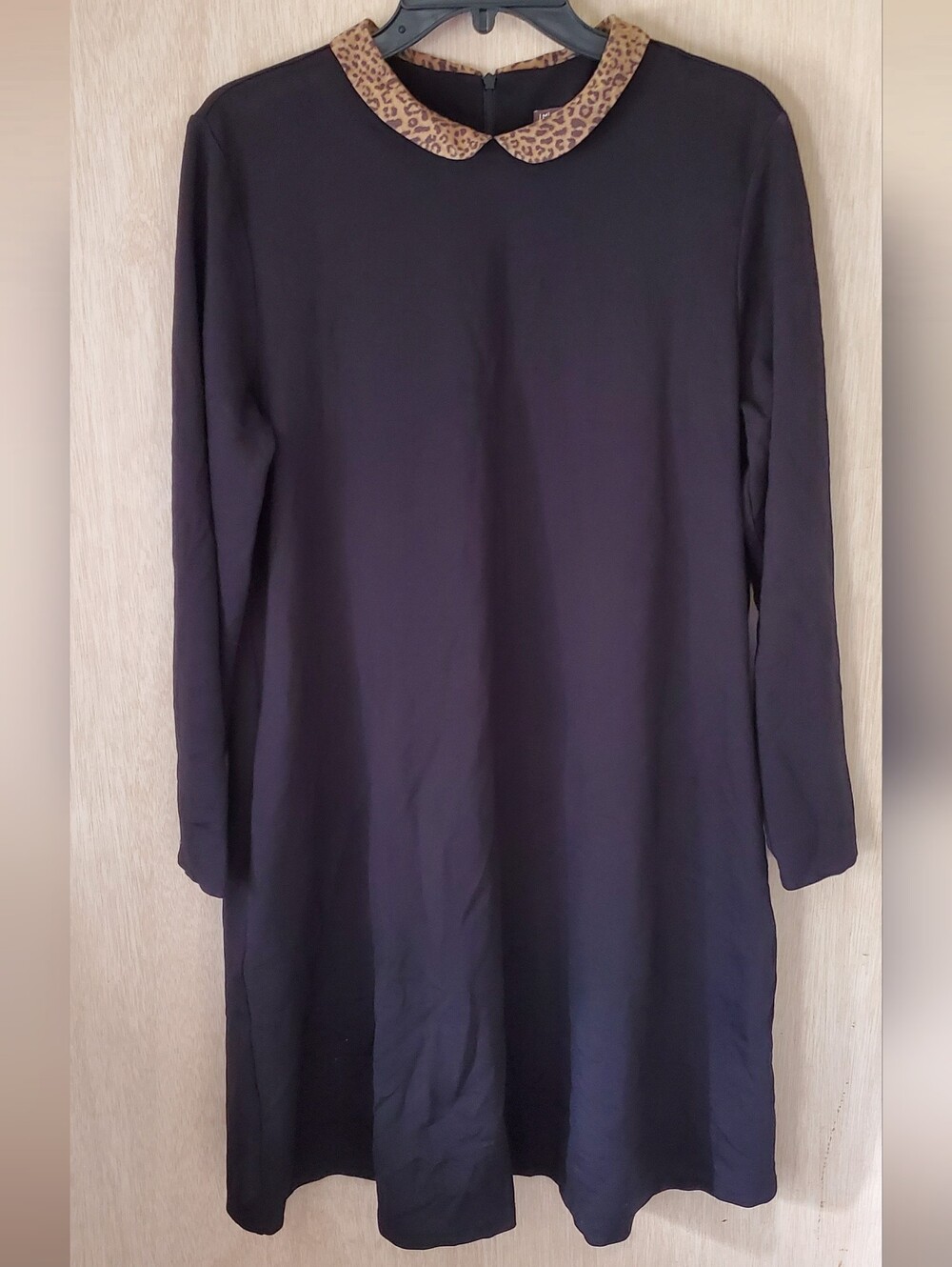 J. McLaughlin Black Long-Sleeve Dress with Leopard Print Collar, Size LG GUC